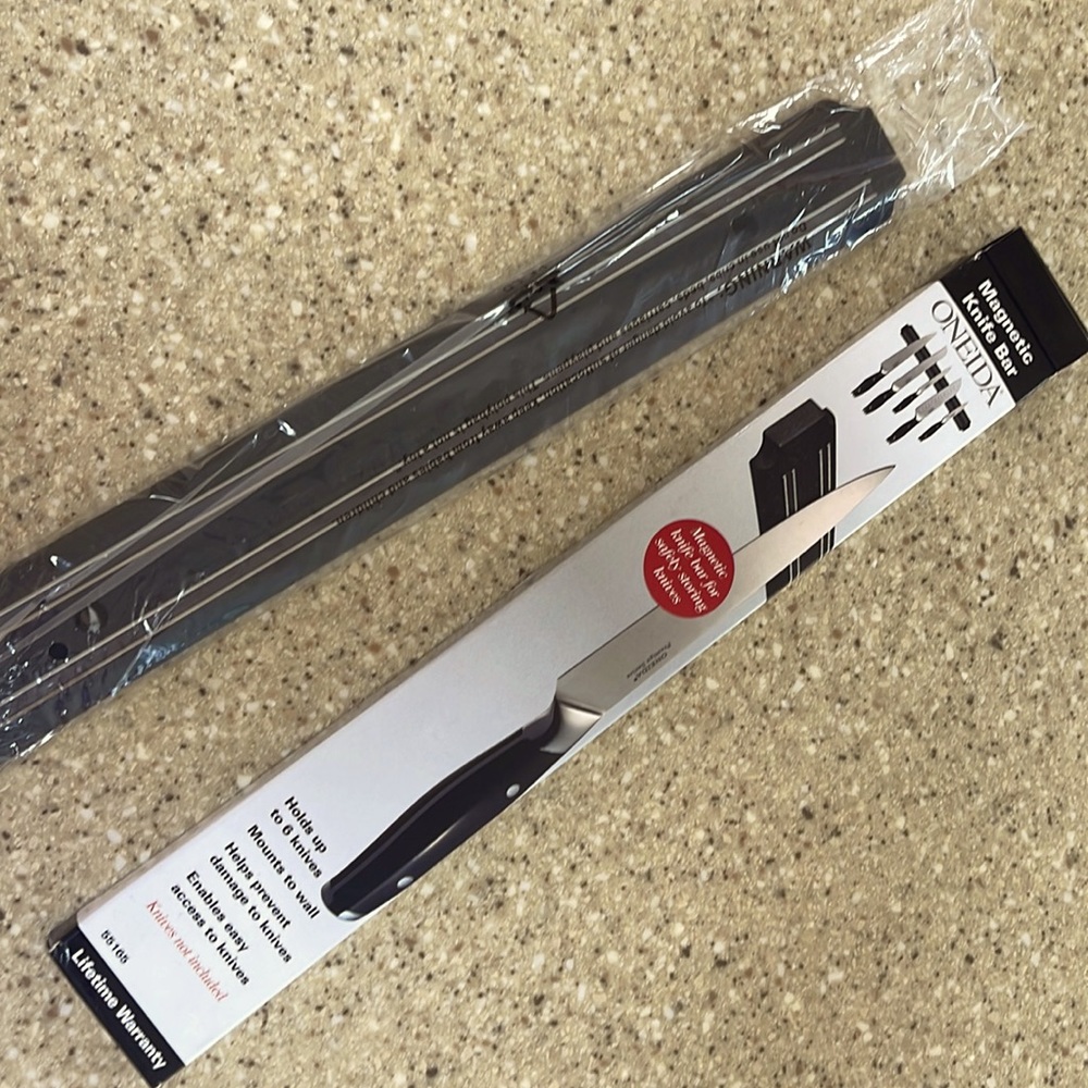 Magnetic knife bar